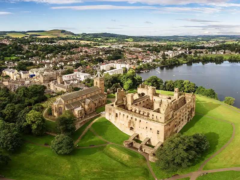 Linlithgow Palace and St. Michael's church | travel ways
